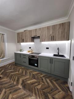 2 bedroom flat to rent, Gilbert Road, Belvedere