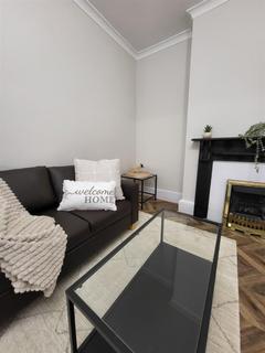 2 bedroom flat to rent, Gilbert Road, Belvedere