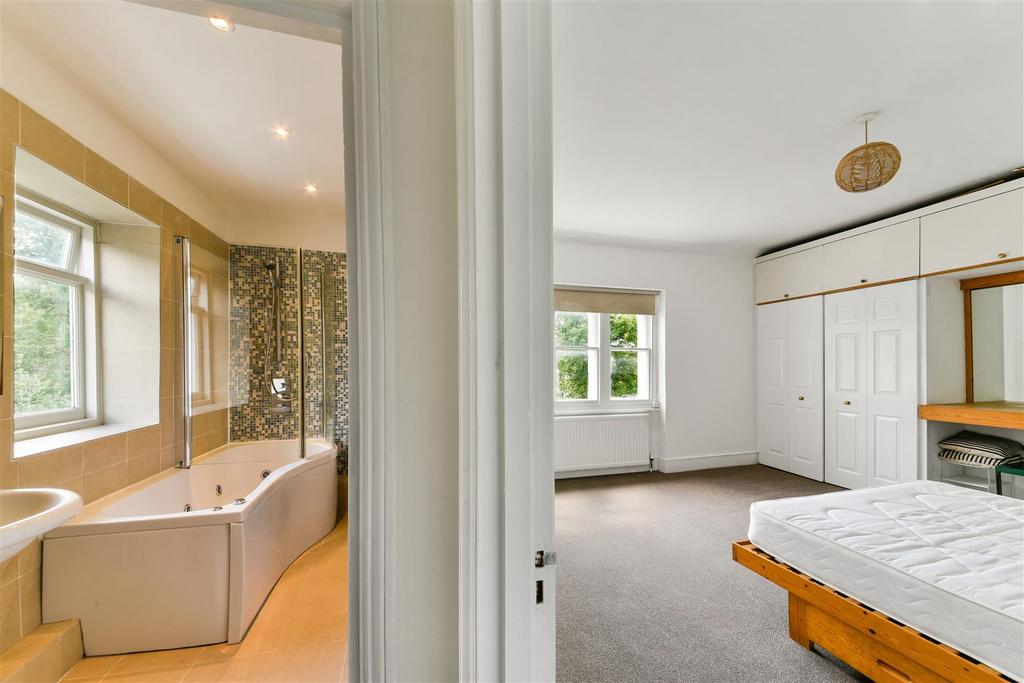 En suite bedroom, en suite