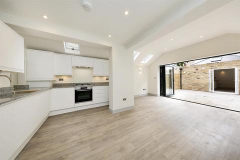 Wilton Avenue, Chiswick