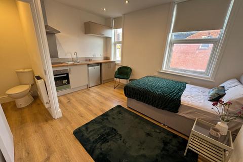 1 bedroom flat to rent, Lodge Lane, Beeston, Leeds, LS11