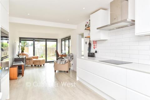 Detached bungalow - Sunnydale Close, Brighton BN1