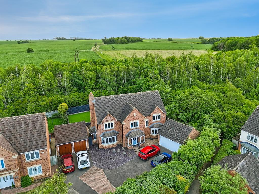 5 bedroom detached house for sale