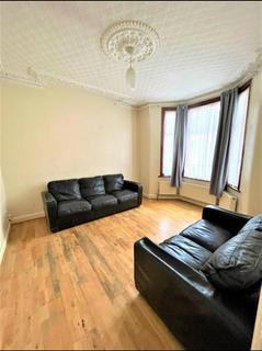 3 bedroom terraced house to rent, Shakespeare Crescent, London, London, E12