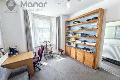 4 bedroom terraced house to rent, Seventh Avenue, Manor Park, E12 5JL