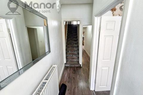 4 bedroom terraced house to rent, Seventh Avenue, Manor Park, E12 5JL