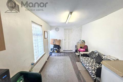 4 bedroom terraced house to rent, Seventh Avenue, Manor Park, E12 5JL