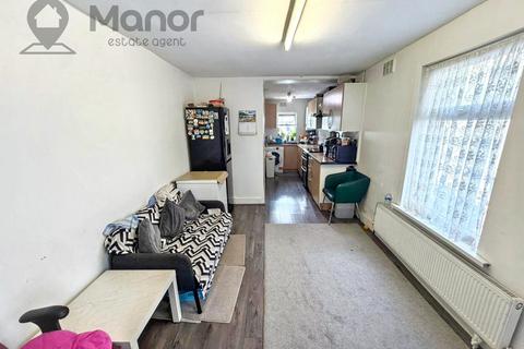 4 bedroom terraced house to rent, Seventh Avenue, Manor Park, E12 5JL