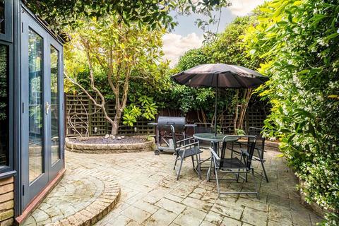 3 bedroom semi-detached house for sale, Simms Road, London SE1