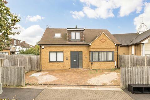 3 bedroom detached house to rent, Northiam, London N12