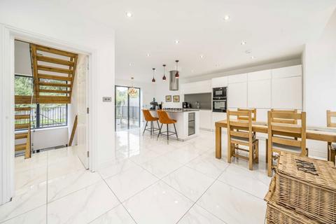 3 bedroom detached house to rent, Northiam, London N12