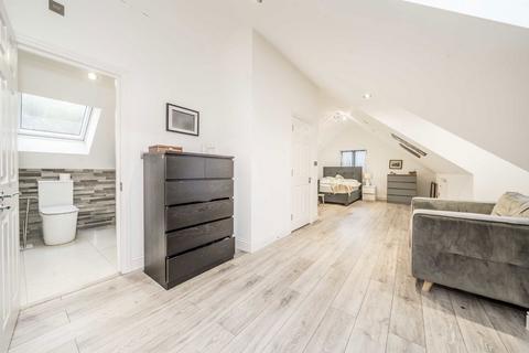 3 bedroom detached house to rent, Northiam, London N12