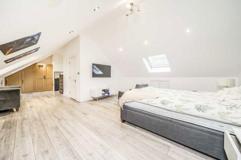 3 bedroom detached house to rent, Northiam, London N12