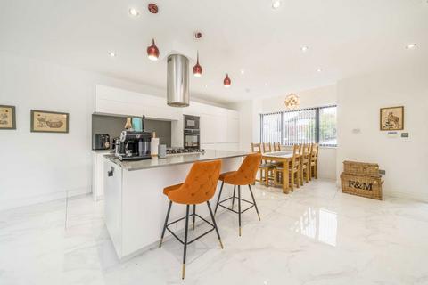 3 bedroom detached house to rent, Northiam, London N12