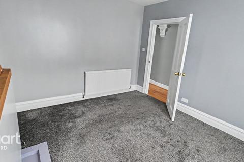 3 bedroom end of terrace house for sale, Beaver Road, Ashford