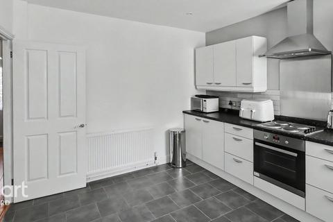 3 bedroom end of terrace house for sale, Beaver Road, Ashford