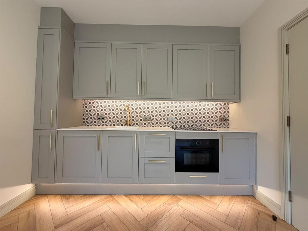 Apartment in Hove, Brighton and Hove - View 5