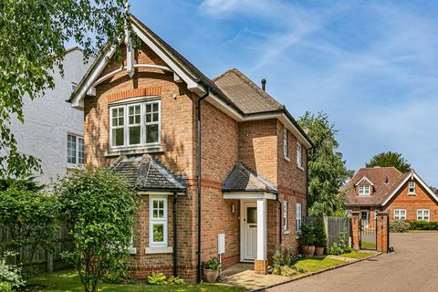 Oakington Close, Sunbury-on-Thames, Surrey, TW16
