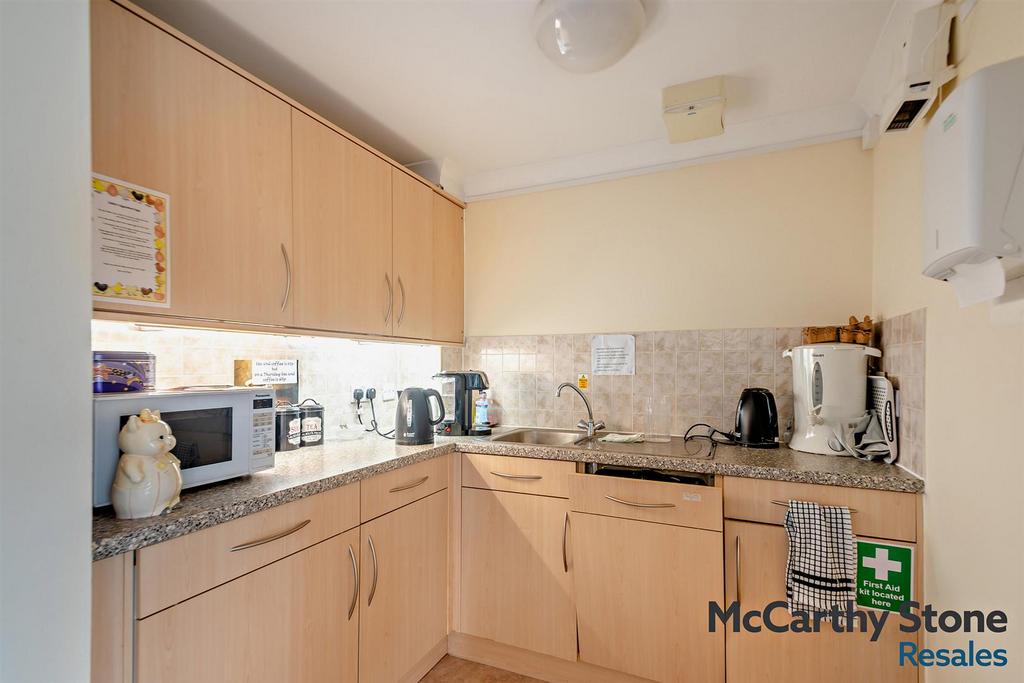 8695411-interior16-800.jpg