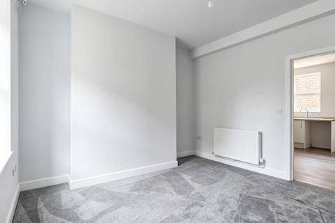 3 bedroom terraced house to rent, Castle Street, Barnsley, S70