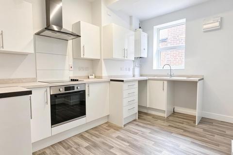 3 bedroom terraced house to rent, Castle Street, Barnsley, S70