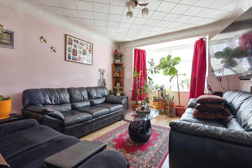 Clinton Crescent, ILFORD, Essex, IG6 – pohled 2