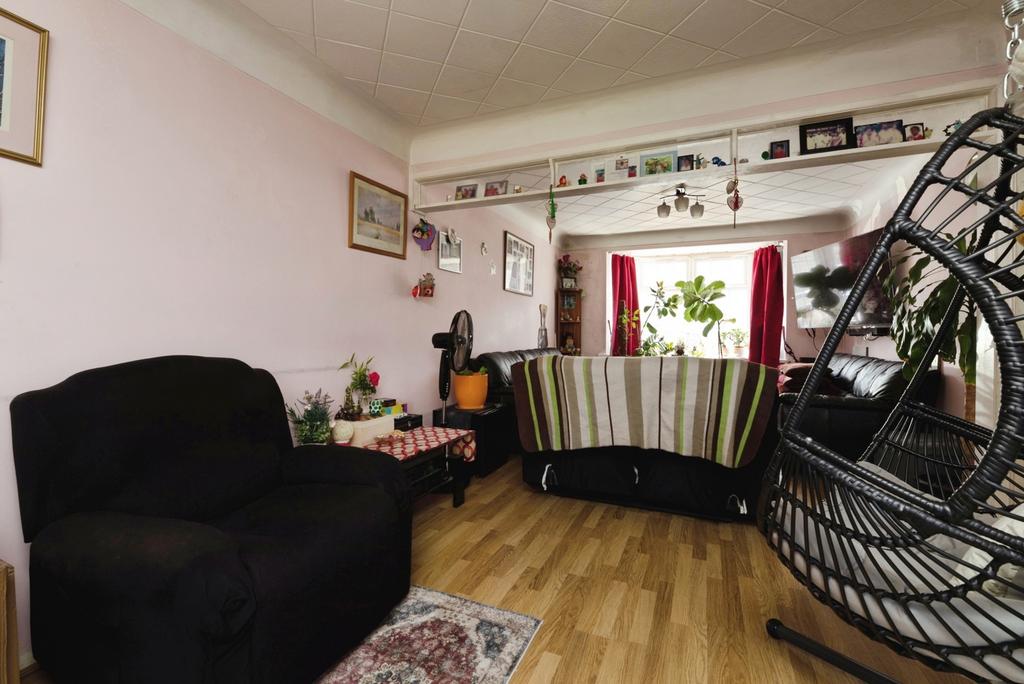 Clinton Crescent, ILFORD, Essex, IG6 – pohled 3