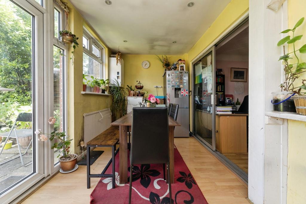 Clinton Crescent, ILFORD, Essex, IG6 – pohled 6