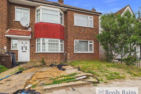 High Road, Romford RM6