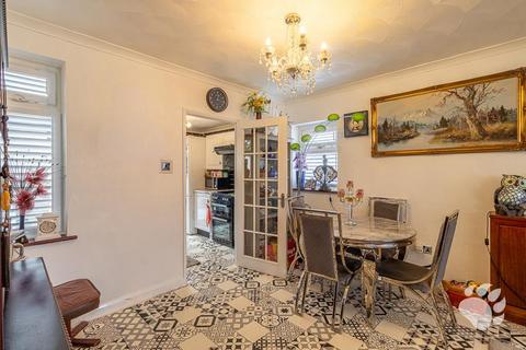 2 bedroom semi-detached bungalow for sale, Avondale Road, Basildon SS16