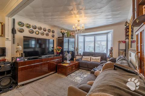 2 bedroom semi-detached bungalow for sale, Avondale Road, Basildon SS16