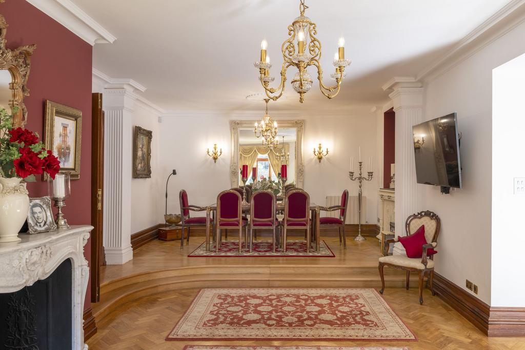Dining room, fireplace