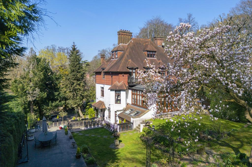 House exterior, garden