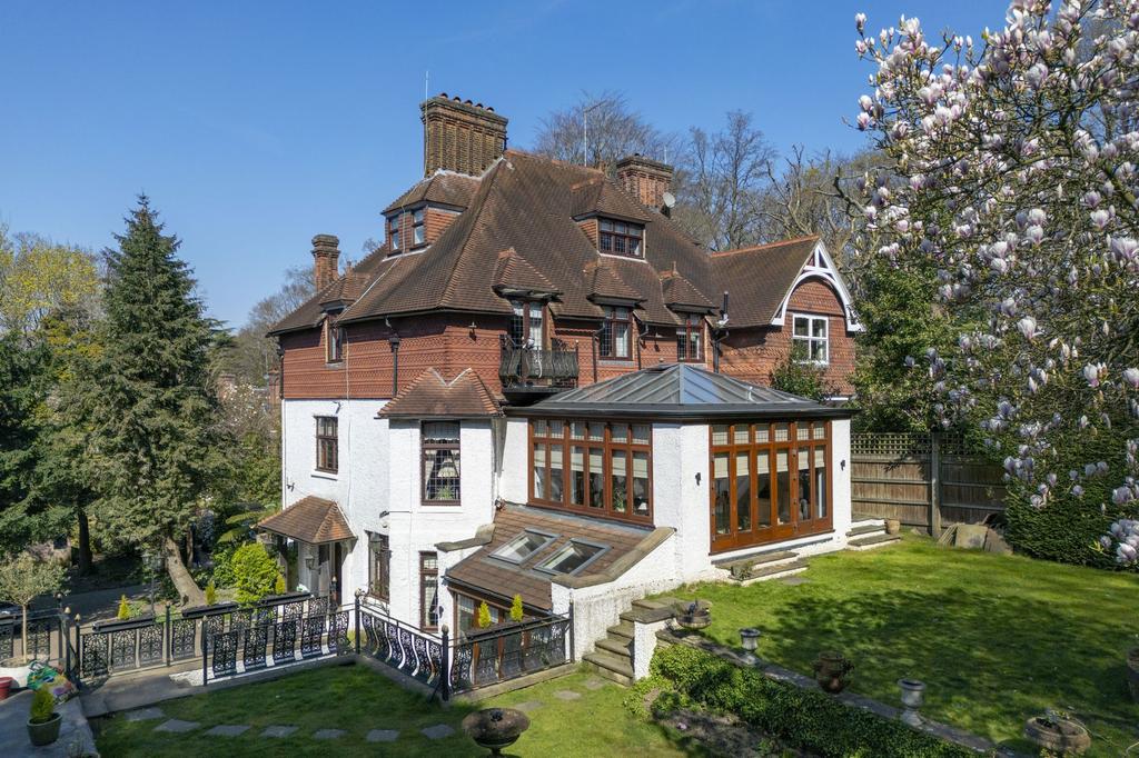House exterior, garden