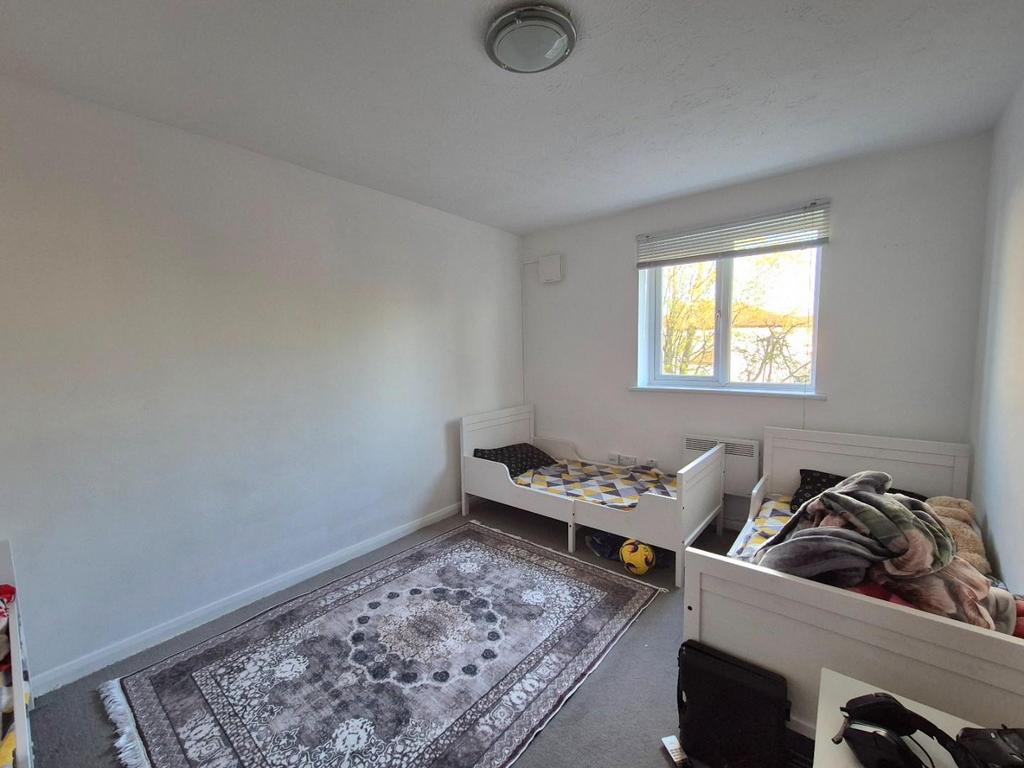 Apartment in Southall - View 4