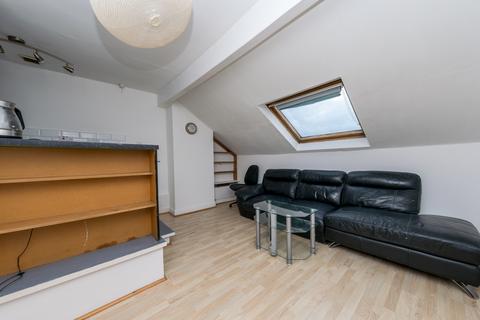 1 bedroom flat to rent, 116 Cross Flatts Avenue, LS11
