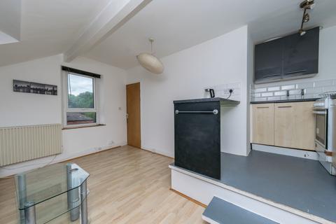 1 bedroom flat to rent, 116 Cross Flatts Avenue, LS11
