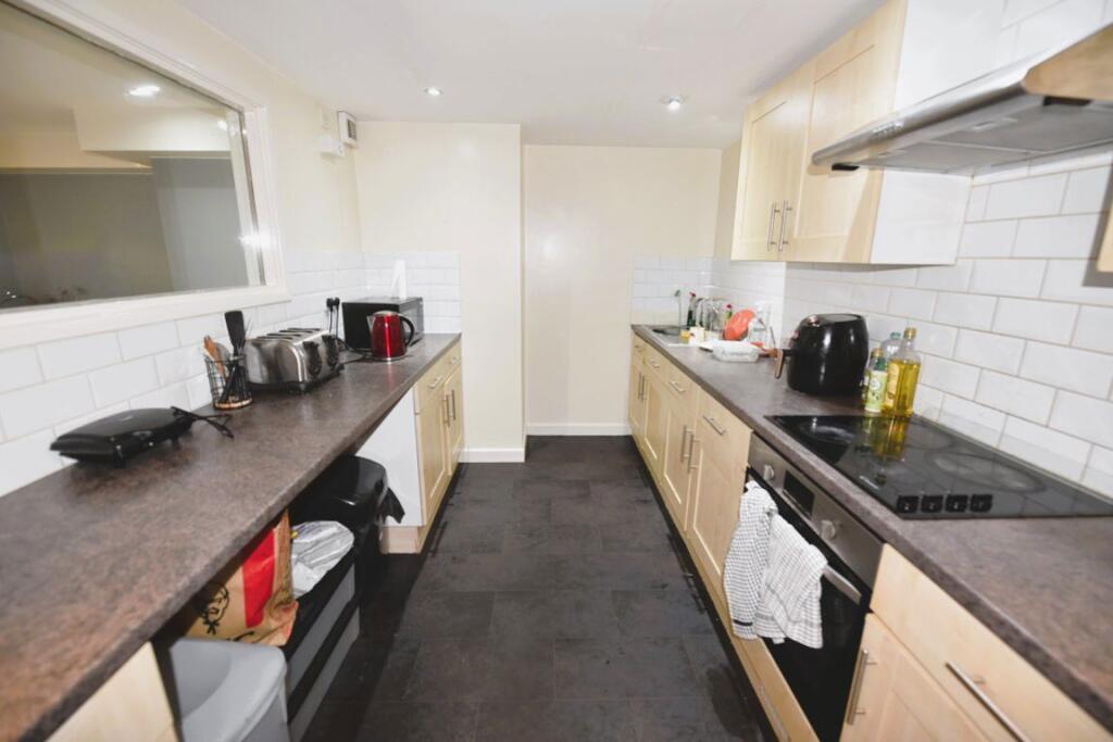 Apartment in Leeds, Headingley Hill, Headingley - View 4