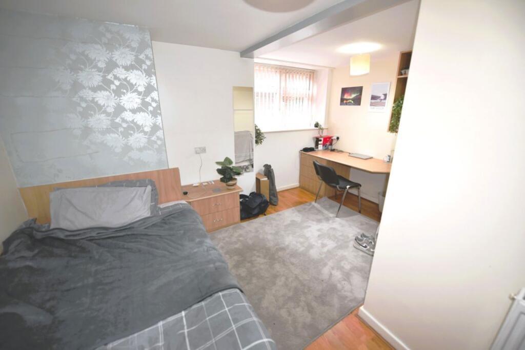 Apartment in Leeds, Headingley Hill, Headingley - View 5