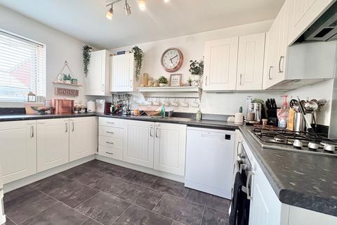 2 bedroom flat for sale, Santa Cruz Avenue, Milton Keynes, MK3