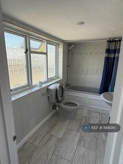 3 bedroom flat to rent, Edenvale St, London, SW6