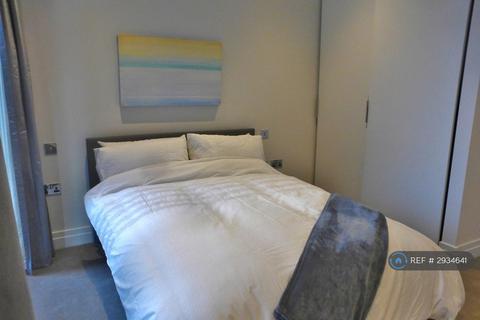 3 bedroom maisonette to rent, Riverlight Quay, London, SW11