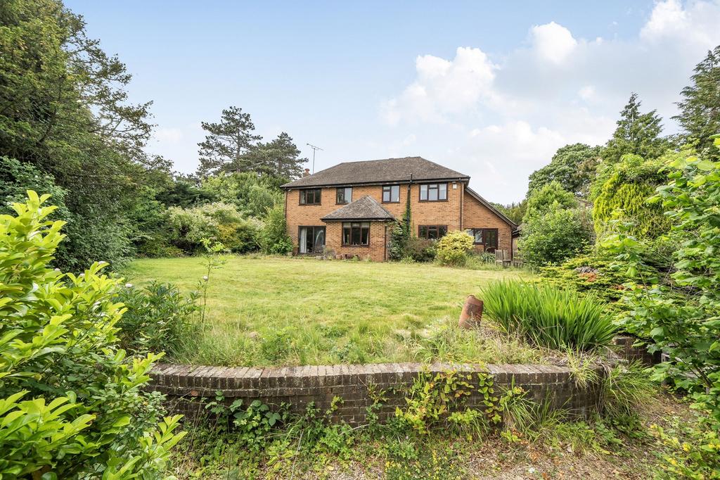 Detached house exterior, garden