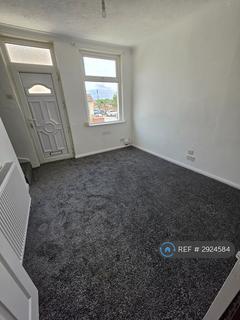 2 bedroom terraced house to rent, Grays Road, Barnsley, S71