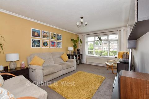 2 bedroom ground floor maisonette for sale, Swallow Road, Crawley, West Sussex