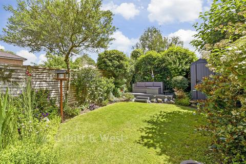 2 bedroom ground floor maisonette for sale, Swallow Road, Crawley RH11