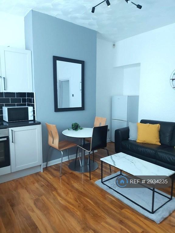 House in Manchester, Victoria Park, Greater Manchester - More