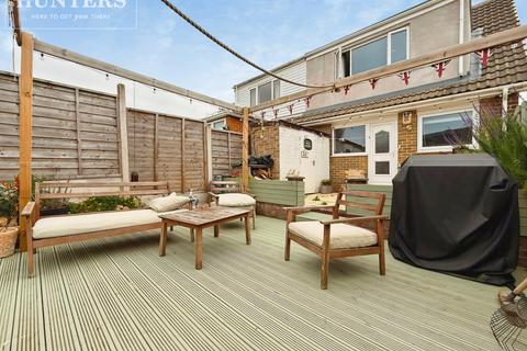 3 bedroom semi-detached house for sale, Bar Avenue, Mapplewell, Barnsley