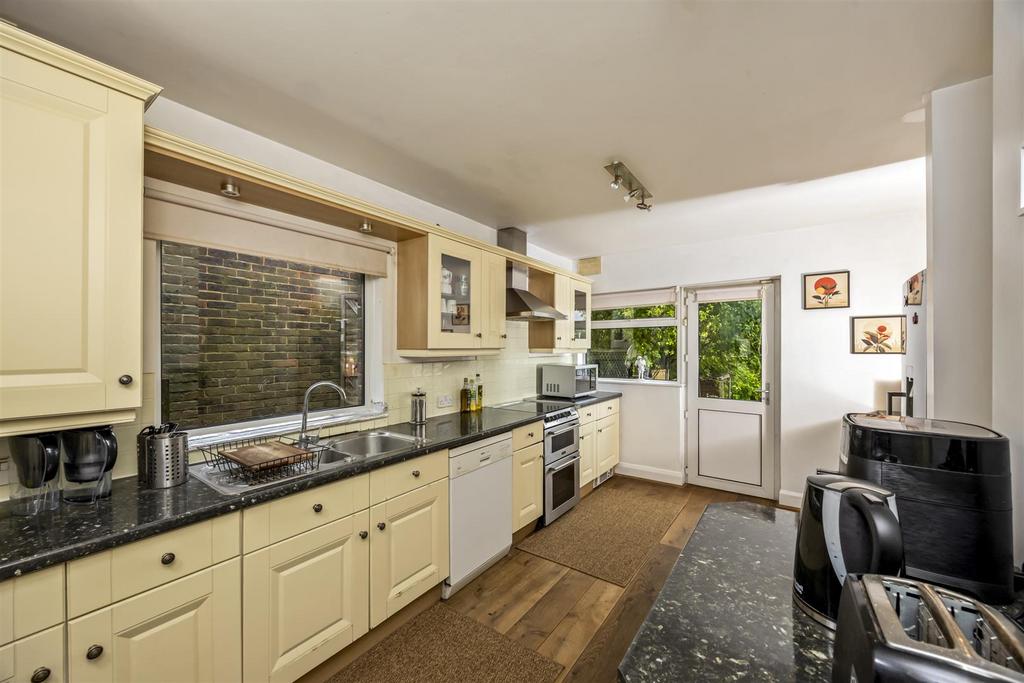 Braybon Avenue, Patcham, Brighton - View 3