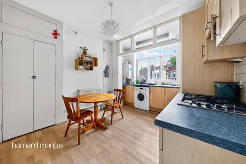 1 bedroom flat for sale, Walnut Tree Walk, London